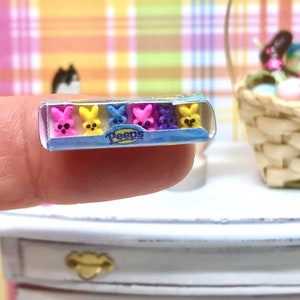 Miniature dollhouse Easter peeps