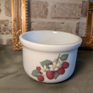 Cordon Bleu small porcelain fruit pattern serving bowl