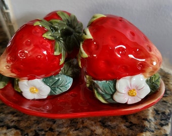 Corner Ruby Strawberry Shaped 3 Piece  Salt & Pepper Shakers On A  Tray