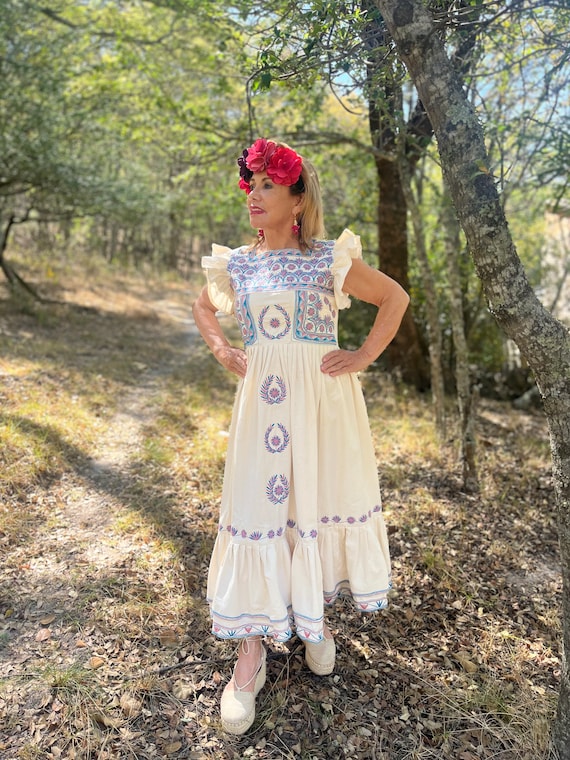 PRE ORDER Mexican dress, Mexican oaxaca dress, Mexican huipil dress, flowers mexican dress, Mexican traditional dress, embroidered dress PRE ORDER Mexican dress, Mexican oaxaca dress, Mexican huipil dress, flowers mexican dress, Mexican traditional dress, embroidered dress