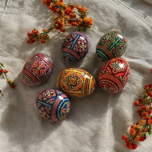 Set di 6 Pysanky in legno dipinti a mano – Uova di Pasqua tradizionali ucraine, decorazioni artistiche popolari, regali da collezione fatti a mano