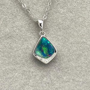 Collana con ciondolo a doppietto in opale Boulder australiano naturale in argento sterling 925 / Pietra portafortuna di ottobre / Gioielli con pietre preziose pregiate / Regalo