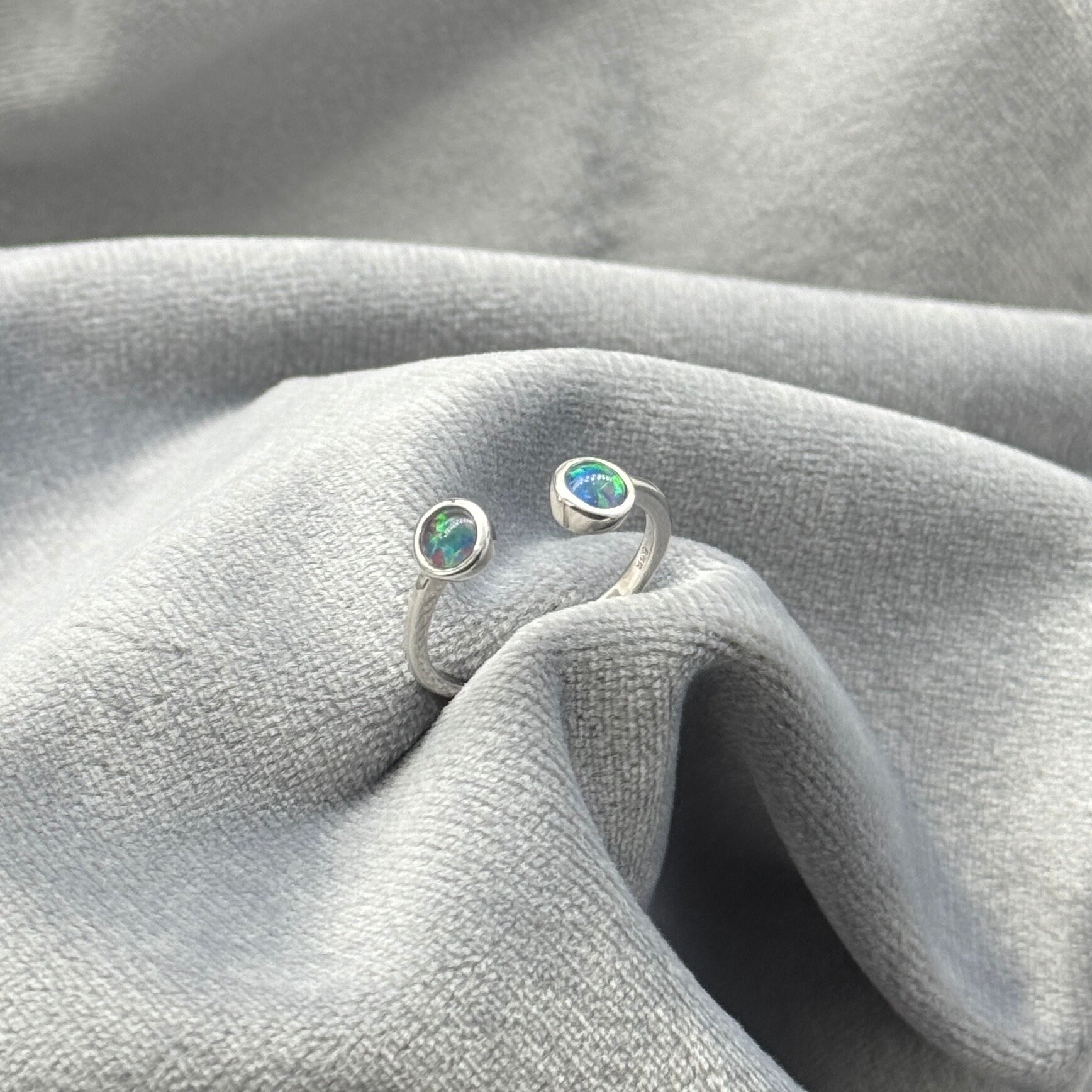 Anello triplet in opale nero australiano naturale in argento sterling