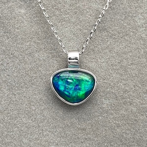 Collar con colgante de triplete de ópalo negro australiano natural en plata de ley 925 / Piedra natal de octubre / Joyería fina con piedras preciosas