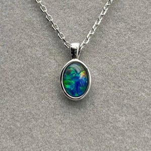 Collar con colgante de triplete de ópalo negro australiano natural en plata de ley 925 / Piedra natal de octubre / Joyería fina con piedras preciosas