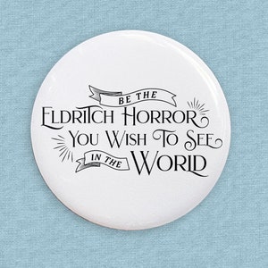 Bądź Eldritch Horror, Który Chcesz Zobaczyć Na Świecie Pin, Zabawny Lovecraft Button Badge