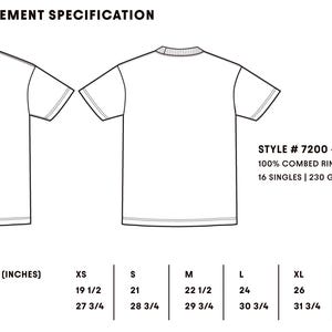 Puede incluir: Un dibujo t&eacute;cnico de l&iacute;neas de una camiseta de manga corta que muestra las vistas frontal y posterior. El texto incluye STYLE # 7200 - HEAVYWEIGHT T-SHIRT, 100% COMBED RING-SPUN COTTON, 16 SINGLES | 230 GSM | 6.8 OZ y una tabla de tallas.