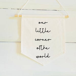 Banner Nuestro Pequeño Rincón del Mundo - Área de mecedora para guardería - Pared de guardería - Decoración de rincón de lectura - Decoración de rincón de lectura - Inspiración para guardería