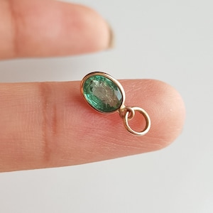 Ciondolo con smeraldo dello Zambia AA/oro 18k/ciondolo con smeraldo ovale/delicato ciondolo fatto a mano/pietra portafortuna di maggio/regalo per i tuoi cari