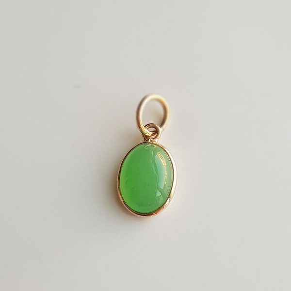 Green Chrysoprase 18k solid gold charm/Chrysoprase valentine pendant/Minimal lightweight charm for bracelet/May birthstone/Gift for her