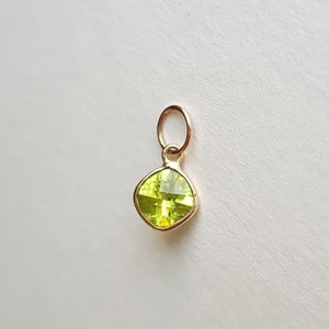 Peridot/18k gold charm pendant/Cushion shape peridot charm/Minimal handmade pendant/August birthstone/Anniversary charm gift/Gift for her