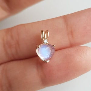 Rainbow Moonstone/14k solid gold pendant/Dainty handmade moonstone/Natural heart shape moonstone gold pendant/Prong setting/Gift for her