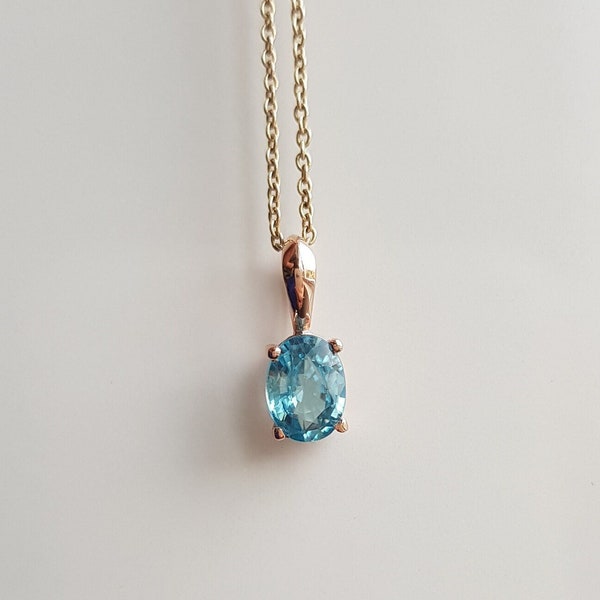 Pendentif en or massif 14 carats en zircon bleu cambodgien naturel/Pendentif en or zircon bleu fait à la main/Pierre de naissance de décembre/Cadeau pour elle