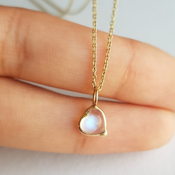 18k solid gold/Natural Rainbow moonstone gold heart charm/Minimal casual wear handmade moonstone pendant/June birthstone/Gift for her