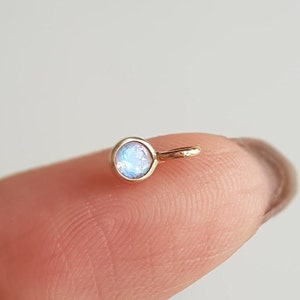 Rainbow moonstone charm/18k solid gold/Round 3mm SMALL moonstone/Bezel wire setting/Dainty handmade pendant/June birthstone/Gift for her