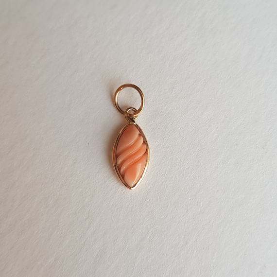 Pendentif Cœur En Or 18k Avec Corail Japonais Naturel - Pièce Unique Faite Main