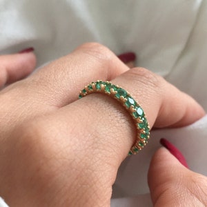 Emerald Eternity 14K Gold Band Ring/Eternity Emerald Ring For Women/Minimalistic Style/April Birthstone Ring/Gift For Her