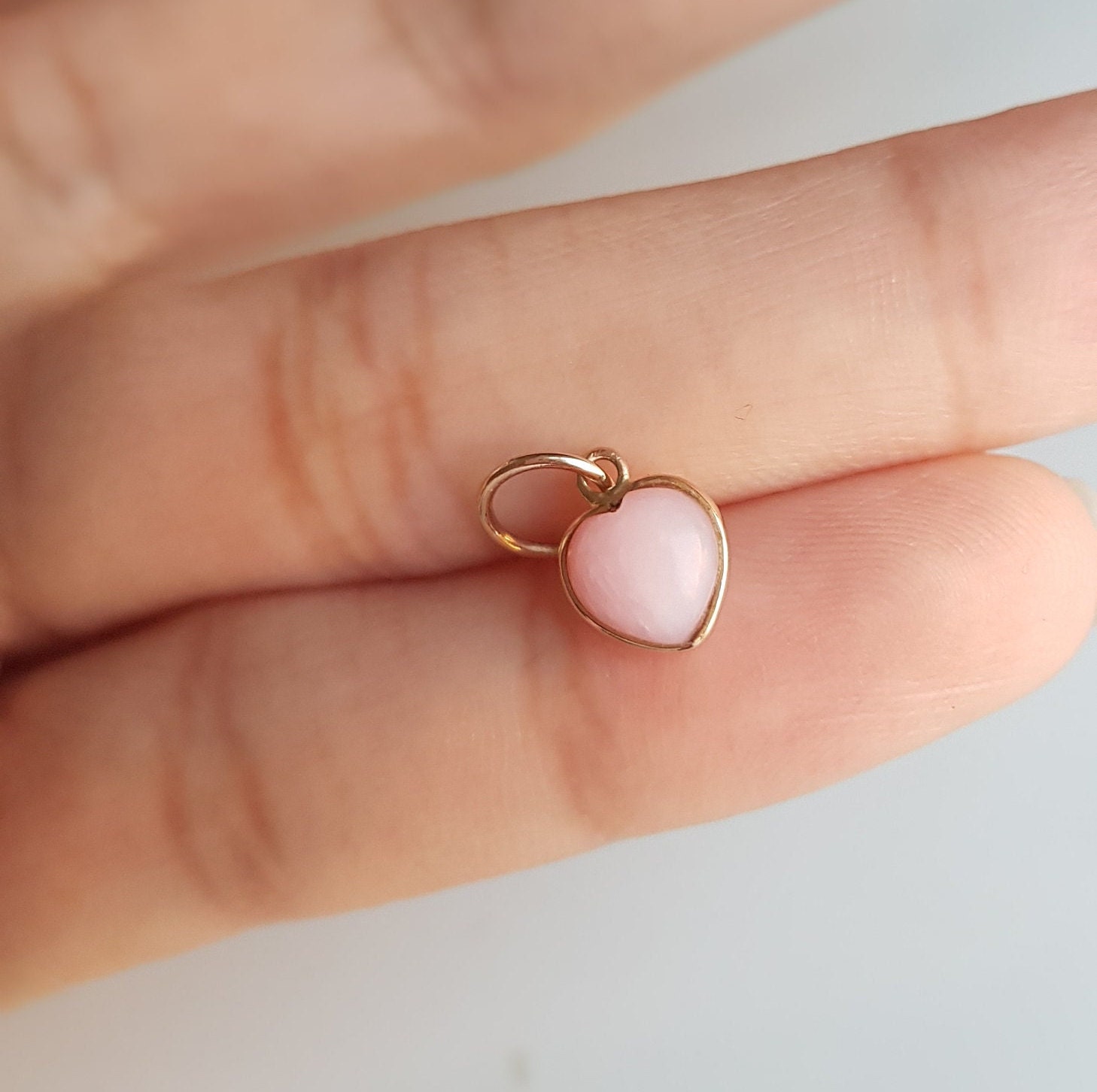 ピンクオパール18金チャーム/ハート型オパールの繊細なペンダント/普段