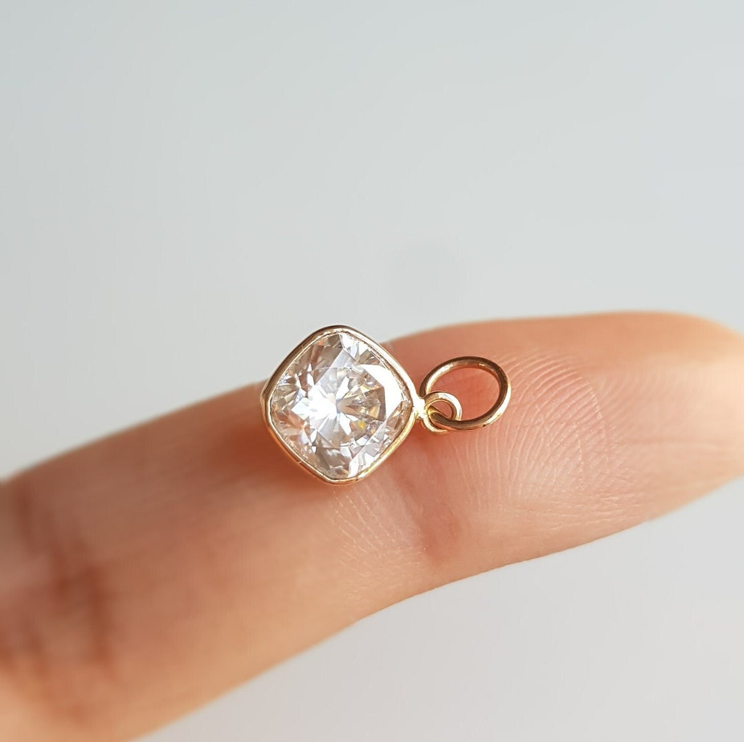 Cushion Moissanite/18k Solid Gold Charm/casual Wear Handmade Moissanite