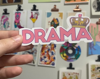 DRAMA QUEEN Adesivo impermeabile / Adesivo per laptop / Adesivo divertente / Adesivo per bottiglia d'acqua / Regalo bavaglio
