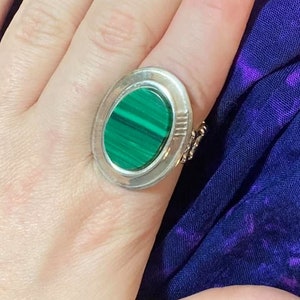 Green Stone Pendant Ring