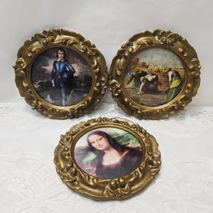 Vintage-Set mit 3 Rokoko-gerahmten klassischen Wandkunstdrucken - Miniatur-Wanddekorbehänge, Galerie-Wandkunst, Hollywood Regency-Stil Wandkunst