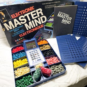 RARE jeu de société électronique Mastermind vintage 1978 par Parker Brothers - 1 à 4 joueurs soirée de jeux en famille - Geek de jeux de société