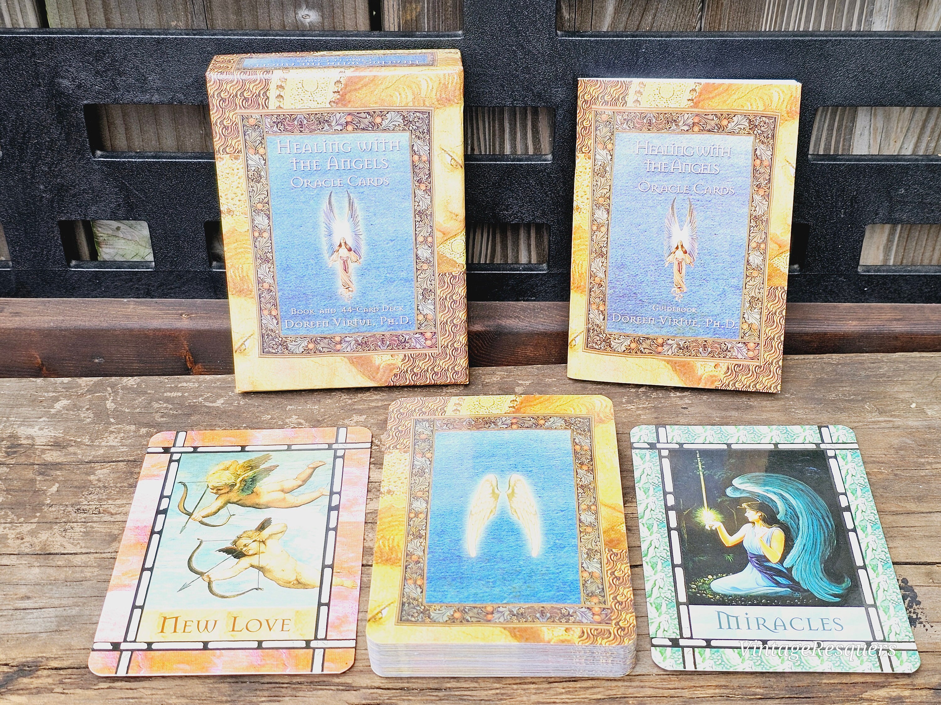 【正規品　タロットカード】 GUARDIAN ANGEL TAROT CARDS Guardian Angel Messages Tarot : A 78-Card Deck and Guidebook