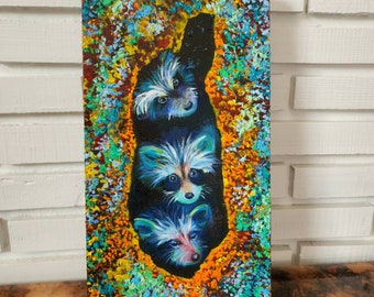 Pintura de mapache. Coloridas ilustraciones al óleo de animales. Mapaches en decoración de pared hueca de árbol