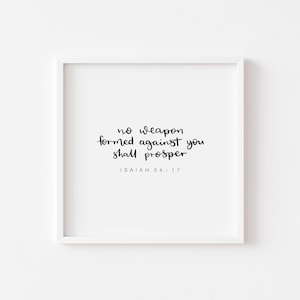 Puede incluir: Impresión enmarcada en blanco con texto negro que dice "no weapon formed against you shall prosper" e "ISAIAH 54:17".