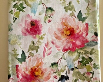 Victoria 22x44" Peonies Multi In the Beginning Fabrics Tela acolchada de algodón