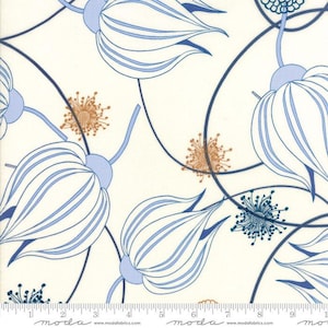 Pode incluir: Tecido branco com um padrão floral azul e marrom. As flores são estilizadas e têm a forma de um sino. O tecido tem um padrão repetitivo.