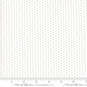 Darling Little Dickens 1/2 yarda Cloud Miniature Dots 49008 Moda Lydia Nelson Agotado - Nursery OOP