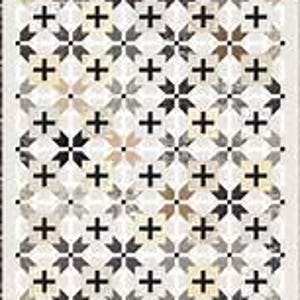 以下が含まれることがあります： プラス記号と4つに分かれた星の幾何学模様が施された白黒のキルト。キルトは、大理石模様や斑点模様など、さまざまな生地で作られています。