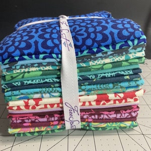 Amy Butler True Colors - Fat Quarter Bundle (20 pc) - Free Spirit Fabrics - OOP - Rare - 100% Cotton Fabric