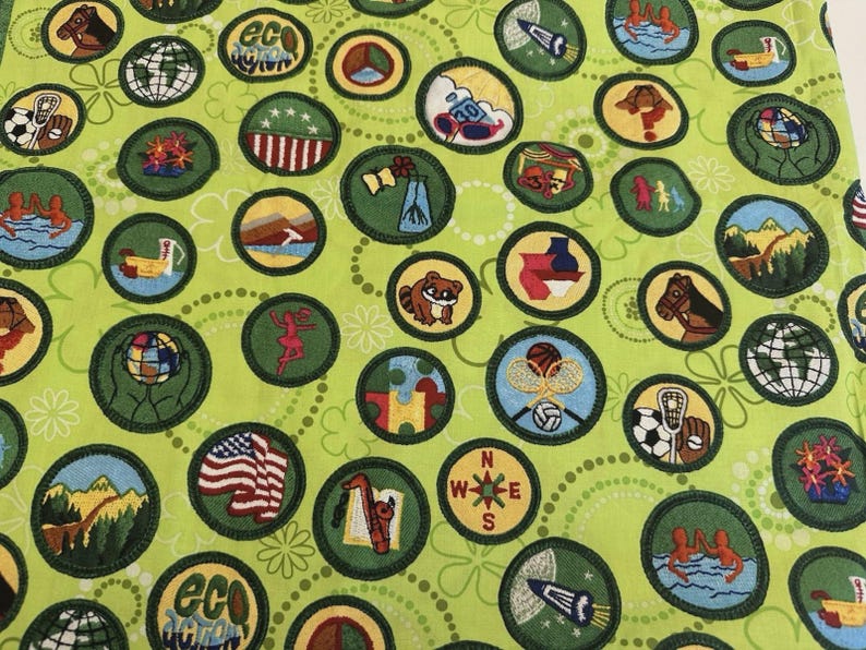 Tela de algodón con insignias con licencia de Robert Kaufman 9636 de Girl Scouts de 1/2 yarda, AGOTADA imagen 1