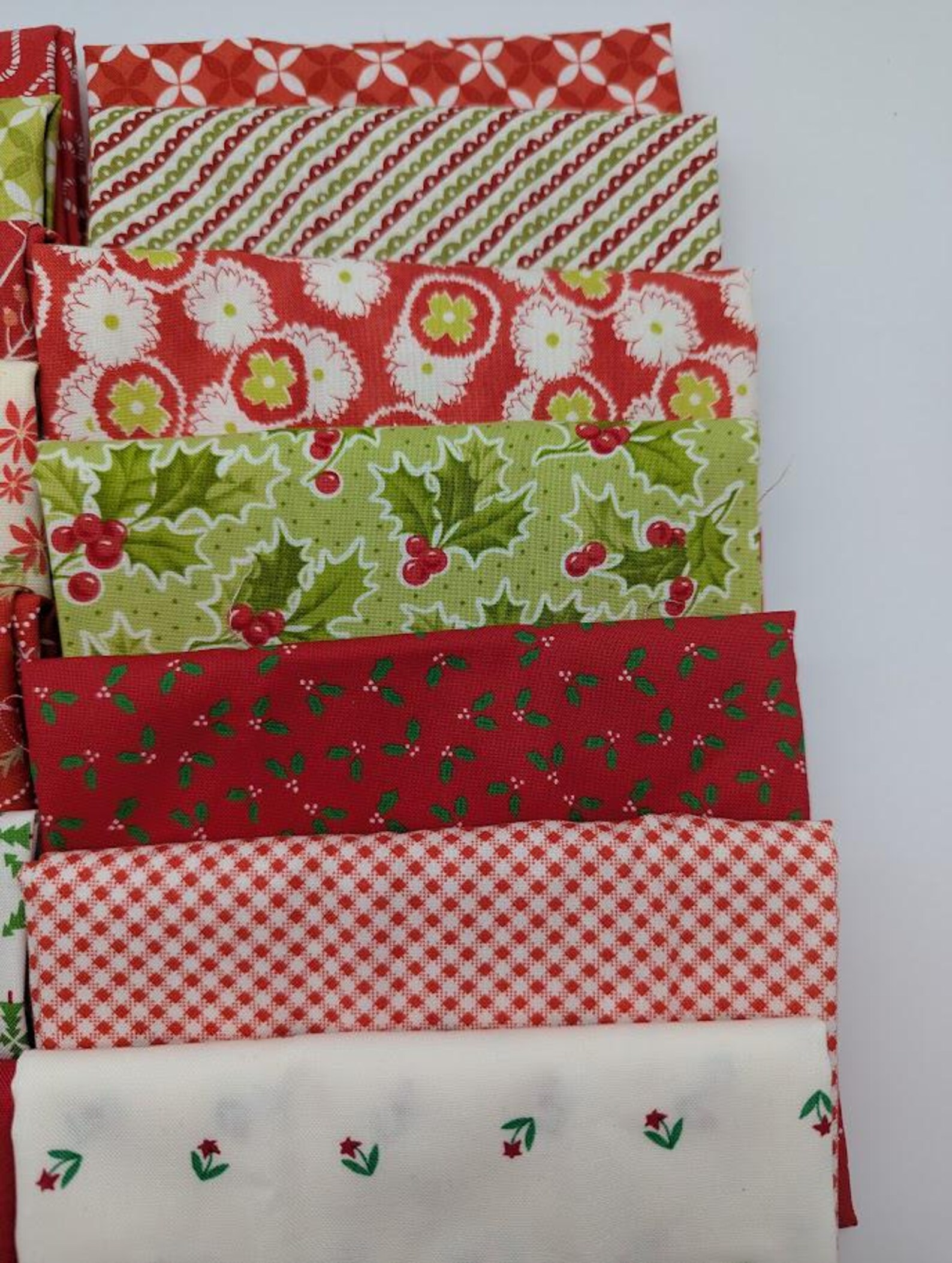 Christmas Holiday Fat Quarter Bundle 14pcs Moda and Others Precut ...
