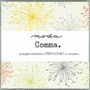Puede incluir: Colección de telas Moda Comma de Brigitte Heitland para Zen Chic, con un fondo blanco y un patrón repetitivo de fuegos artificiales estilizados en amarillo, naranja y gris.