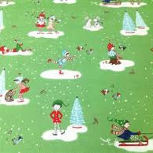Peut inclure: Un tissu vert avec un motif répété d'enfants faisant du patin à glace, de la luge et jouant dans la neige. Le tissu présente une scène d'hiver fantaisiste avec de petits arbres, des oiseaux et des flocons de neige.
