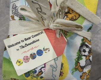 Berenstain Bears Fat Quarter Bundle, 29-teilig. Willkommen im Bärenland! Moda VINTAGE, seltene, vorgeschnittene Stoffstücke.