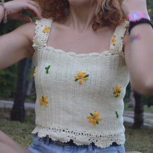 Hand Knitted Customized Crochet Daisy Beige Tank Crop Top, Handmade Floral Clothing, Birthday Gift for Women Her Tank Top Wear Valentine Day image 1