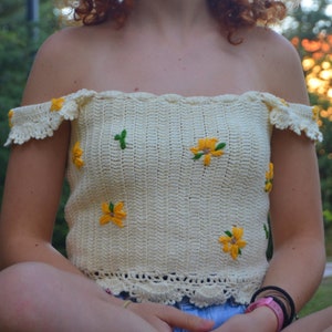 Hand Knitted Customized Crochet Daisy Beige Tank Crop Top, Handmade Floral Clothing, Birthday Gift for Women Her Tank Top Wear Valentine Day image 8