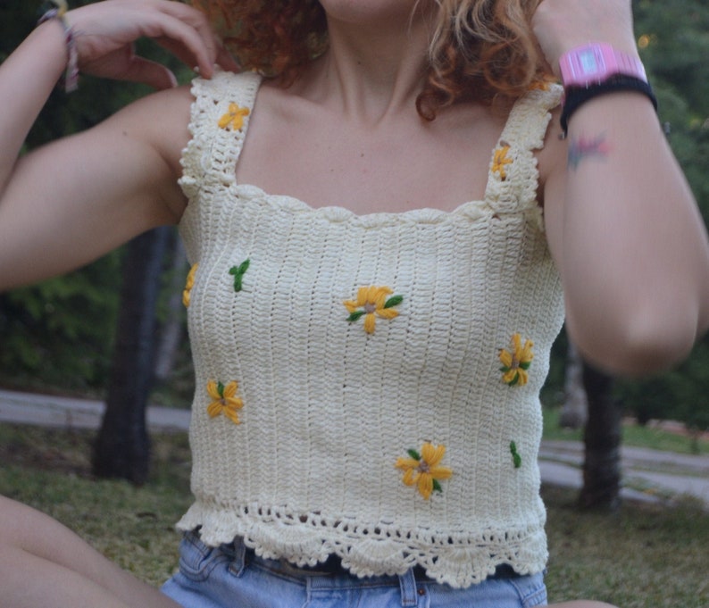 Hand Knitted Customized Crochet Daisy Beige Tank Crop Top, Handmade Floral Clothing, Birthday Gift for Women Her Tank Top Wear Valentine Day image 1