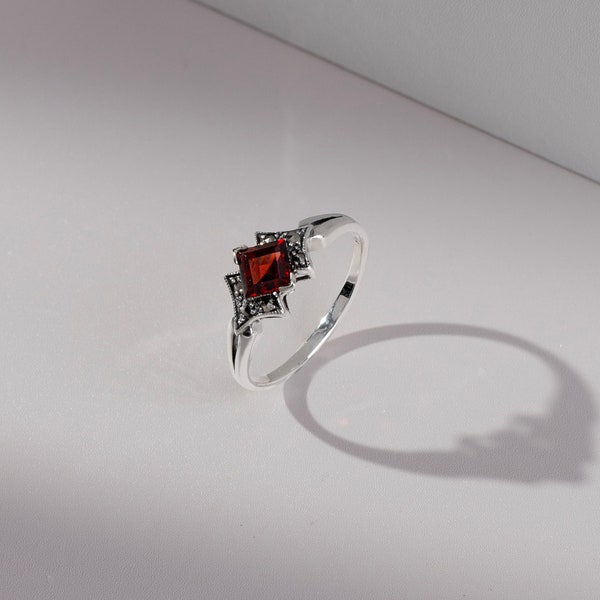 Art Deco Style Square Garnet & Marcasite Ring in 925 Sterling Silver