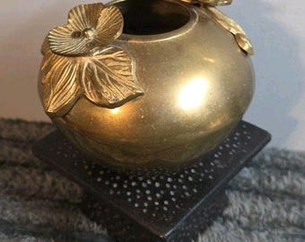 Vintage Art Nouveau Style Floral Double Lily Handle Brass Bowl Pot Vase 7" Diam.
