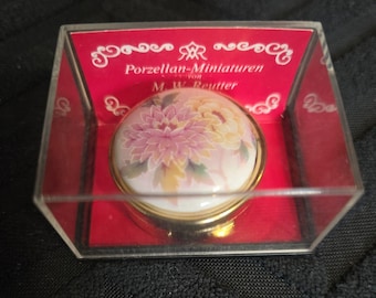Vtg Miniature Floral Porcelain Top Round Gold Tone Delicate Trinket Pill Box NOS