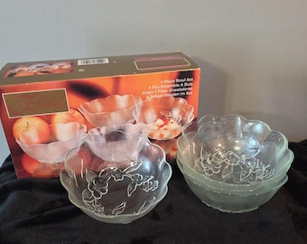 NOS Set mit 4 Vtg KIG Indonesien 6-1 / 2 "Durchmesser Scalloped Glas Müslisalat Suppenschüssel