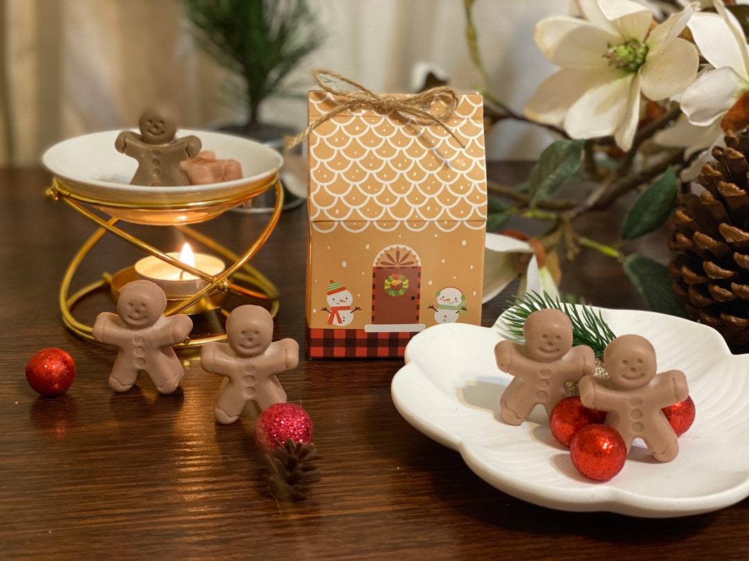 Set of 8 Mini Gingerbread Men Wax Melts, Ready to Gift in Cute
