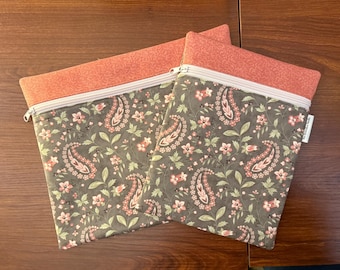 Bolso de proyecto con estampado paisley rosa sobre tela gris en 2 tamaños