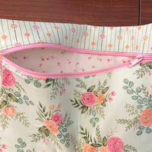 Floral Project Bag with Kindness fabric for Cross Stitch, Embroidery, iPad 10 x 12.5 bild 3